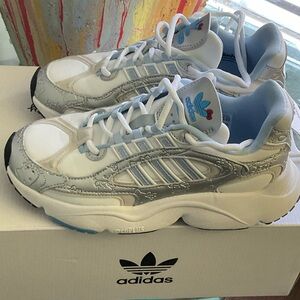 Adidas Kids Sneakers - White and Silver